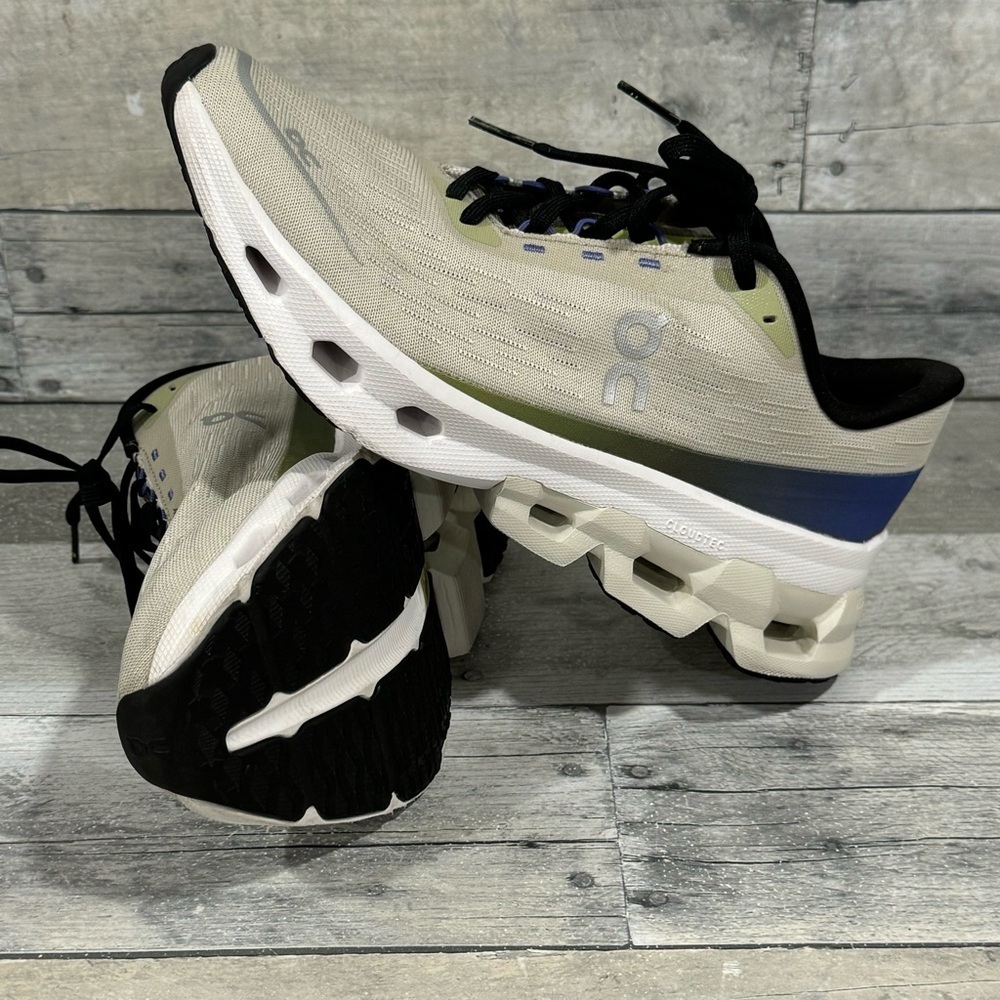 On Cloudspark Running Women’s Shoe - Fog/ Eclipse - Sz - 7 .US